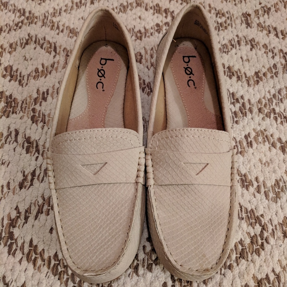 Brand new b.o.c. Pamela cream penny loafers